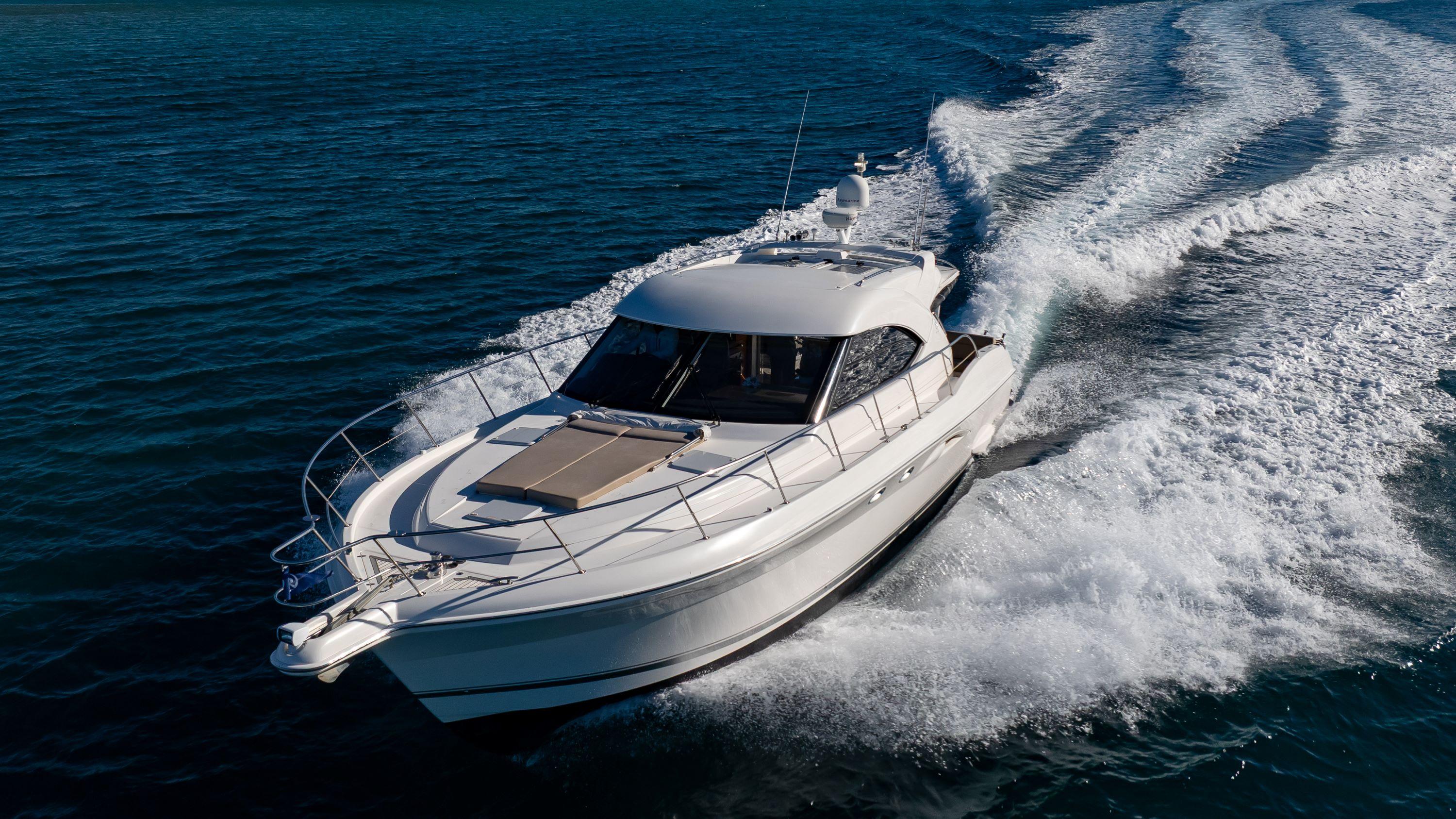 Riviera 5000 Sport Yacht