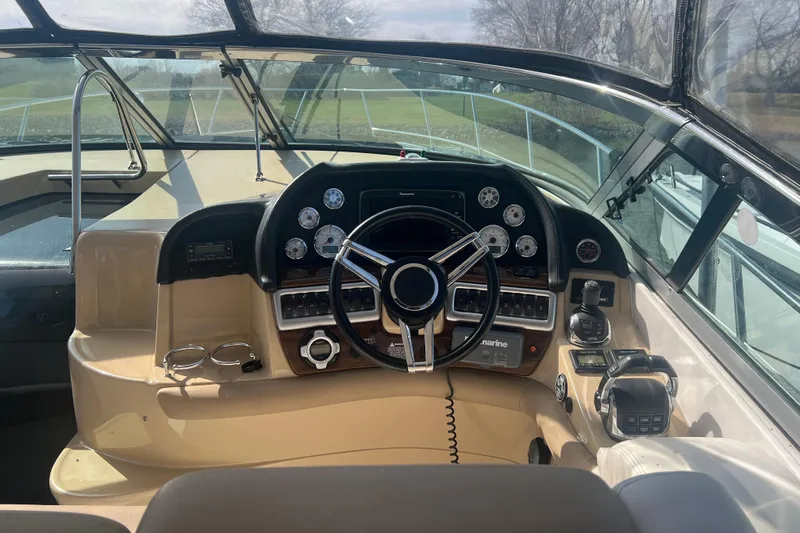  Yacht Photos Pics 2015 Four Winns 375 Vista boat helm with steering wheel and control panel.