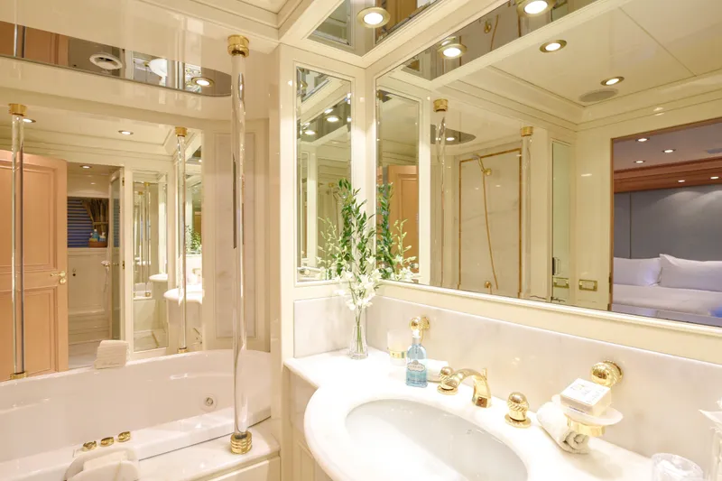 Te Manu Yacht Photos Pics 