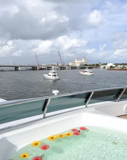 Te Manu Yacht Photos Pics 