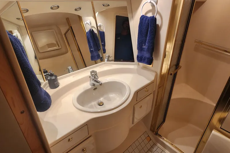  Yacht Photos Pics Luxurious bathroom interior of 1998 Sea Ray 630 Super Sun Sport yacht.