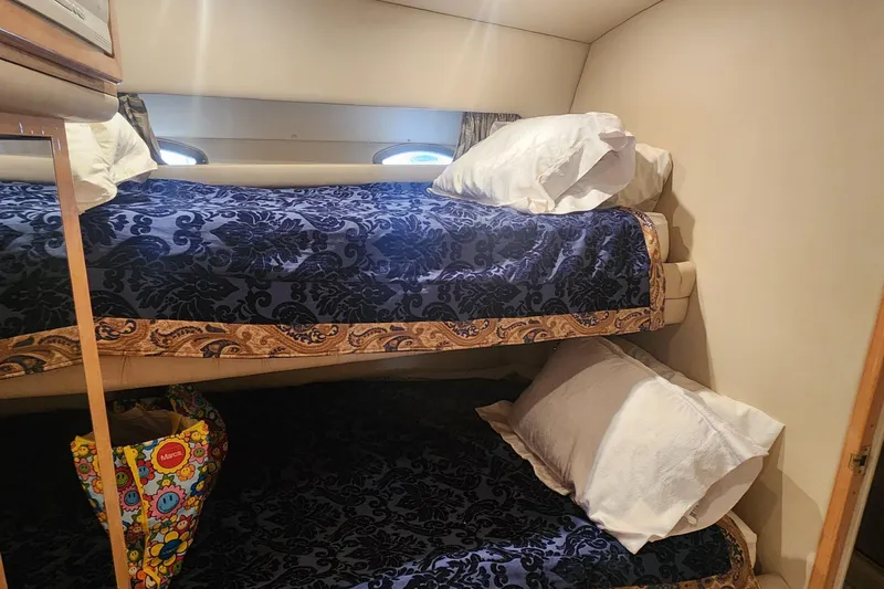  Yacht Photos Pics Bunk beds with blue patterned bedding in 1998 Sea Ray 630 Super Sun Sport yacht cabin.