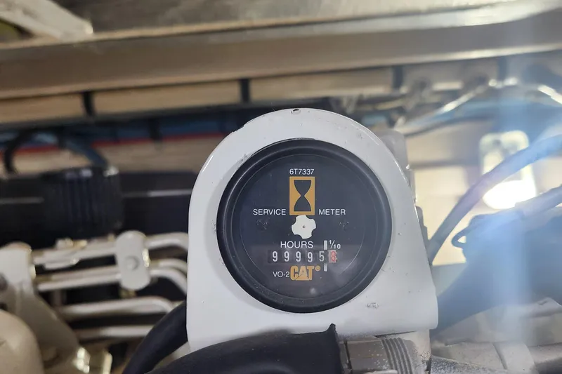  Yacht Photos Pics Service meter on 1998 Sea Ray 630 Super Sun Sport showing 9999.5 hours.