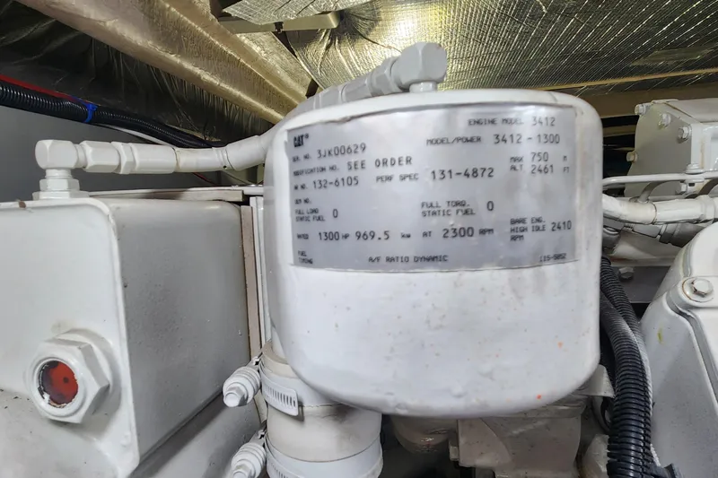  Yacht Photos Pics Engine compartment of a 1998 Sea Ray 630 Super Sun Sport yacht.