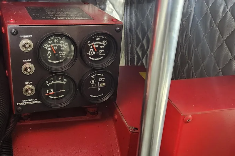  Yacht Photos Pics Control panel of a 1998 Sea Ray 630 Super Sun Sport boat engine.