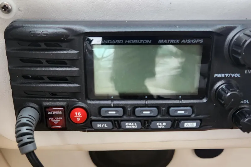  Yacht Photos Pics Standard Horizon Matrix AIS/GPS radio on 1998 Sea Ray 630 Super Sun Sport boat.