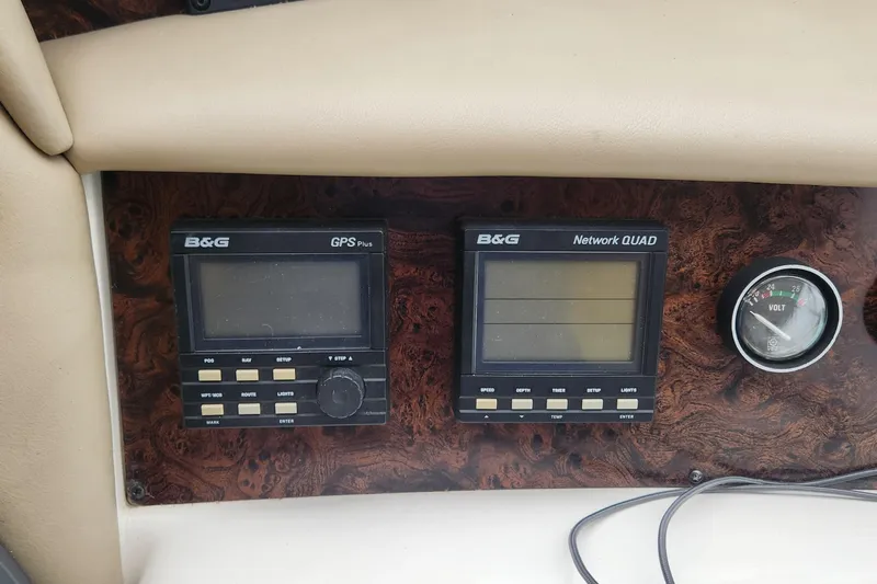  Yacht Photos Pics Control panel of a 1998 Sea Ray 630 Super Sun Sport with GPS and voltmeter.