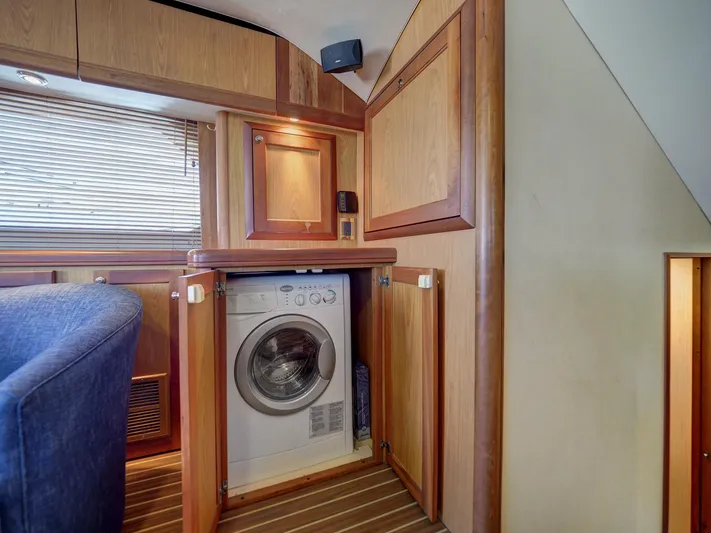 Tight Seal Yacht Photos Pics 2005 Luhrs 41 Convertible yacht interior with built-in washing machine.