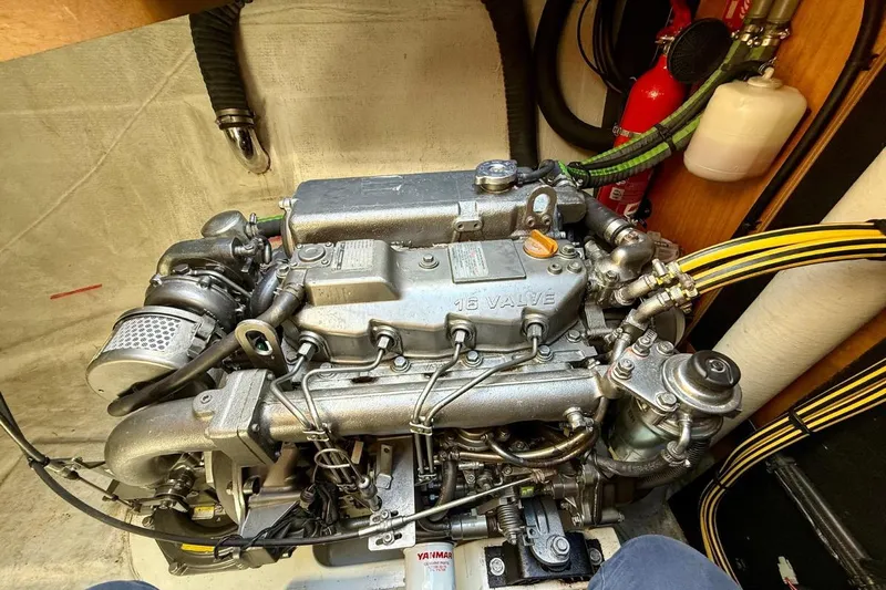  Yacht Photos Pics Engine of 2011 Lagoon LAGOON 500 yacht, featuring 16-valve configuration and visible components.