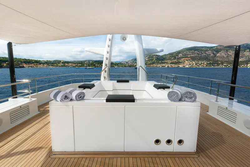 Miss Candy Yacht Photos Pics Luxurious Versilcraft HS 2022 yacht deck with jacuzzi, overlooking scenic coastal views.