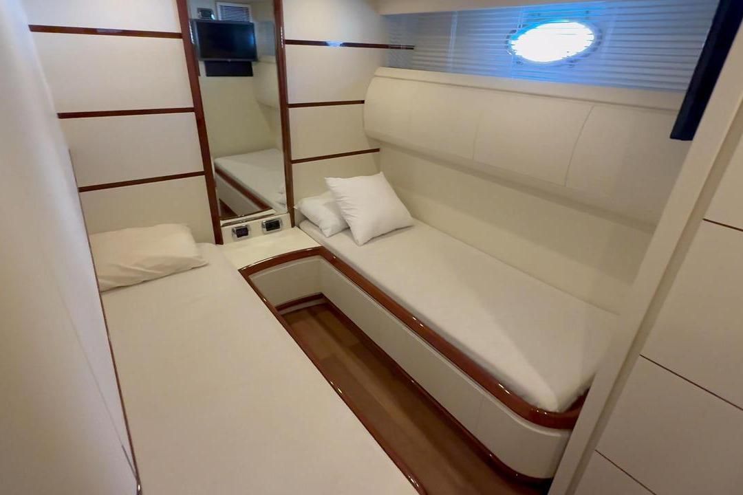 2005 Astondoa 72 