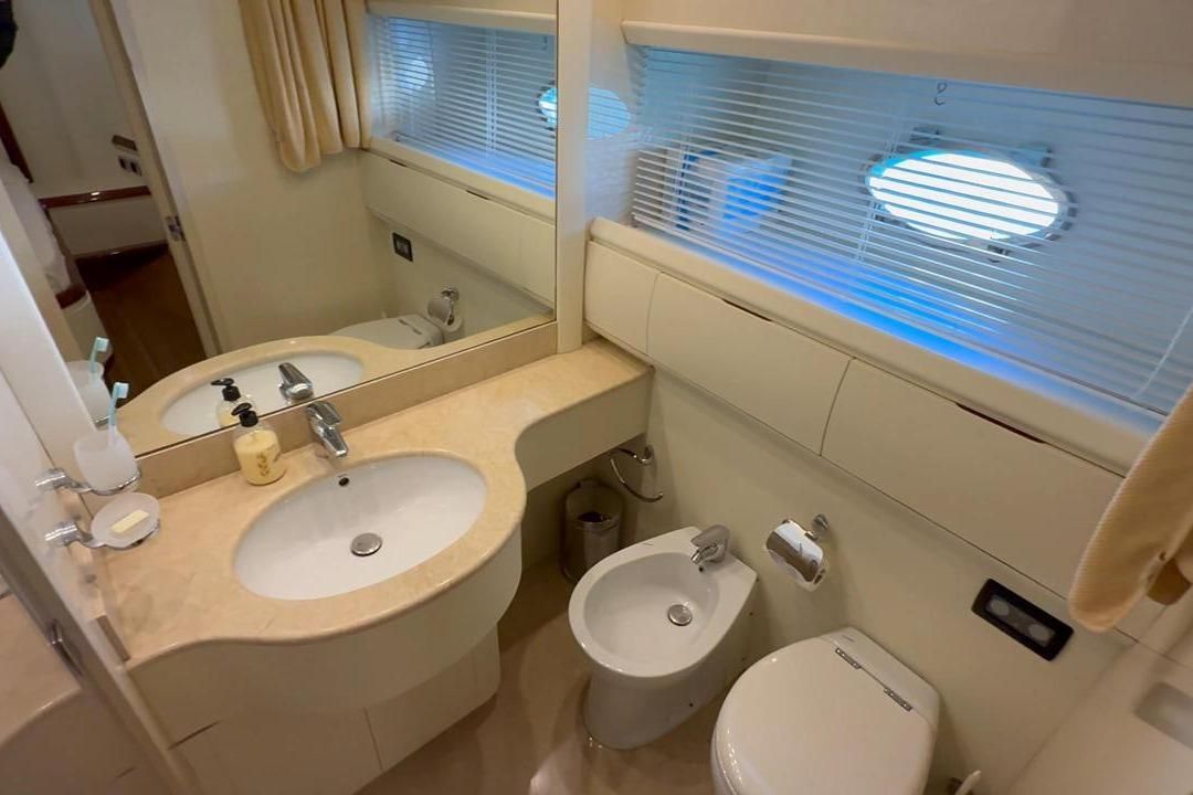 2005 Astondoa 72 