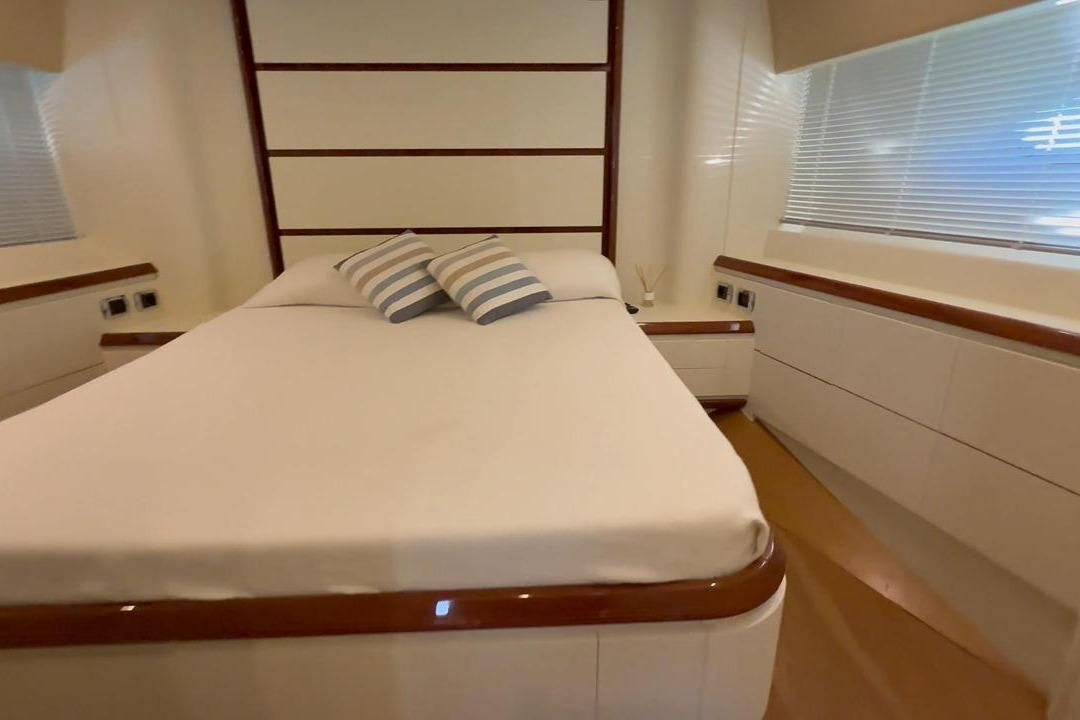 2005 Astondoa 72 