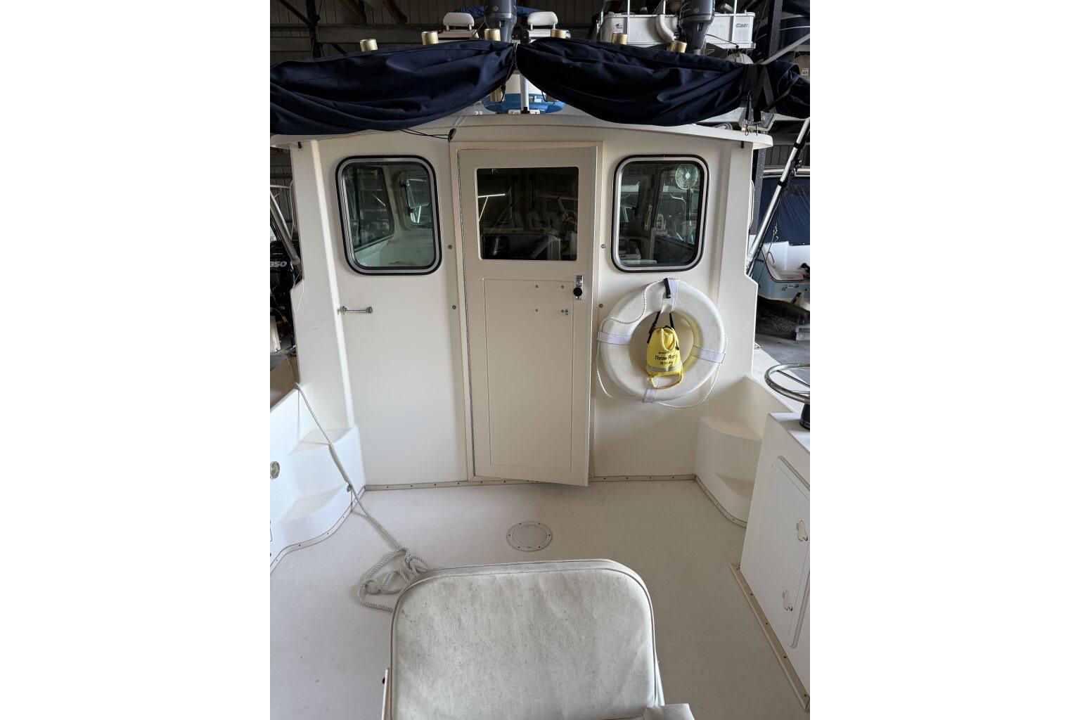 2006 Parker 2820 XL Sport Cabin boat interior with life preserver and cabin door.