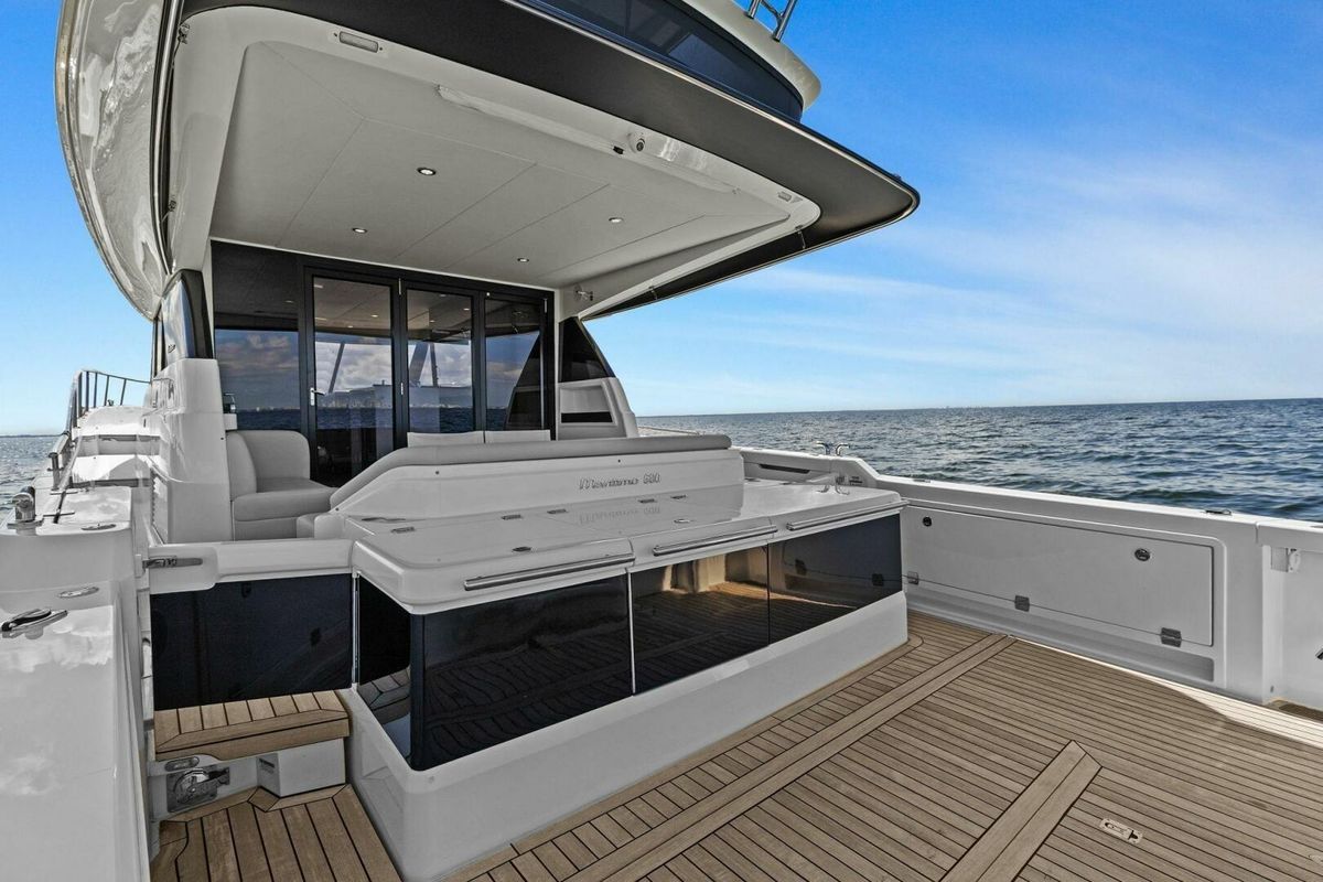 2025 Maritimo 60 