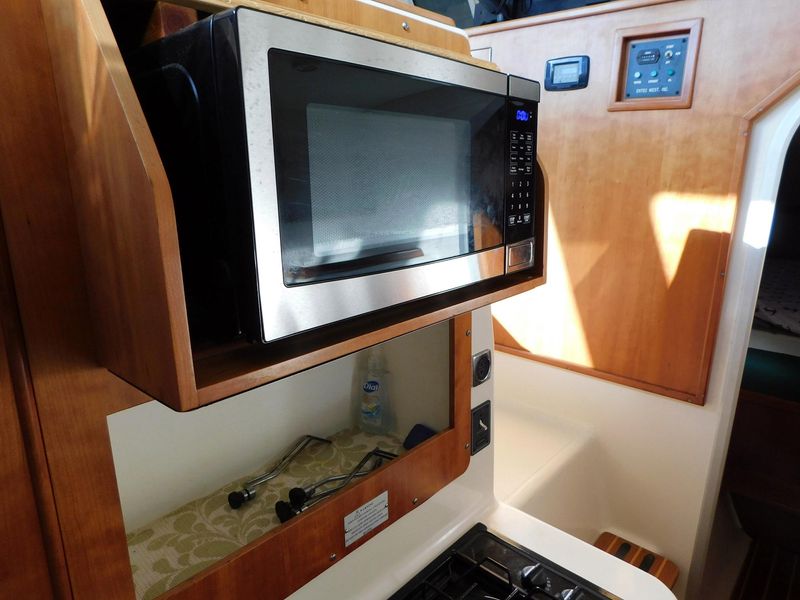 2003 PDQ 34 Power Catamaran