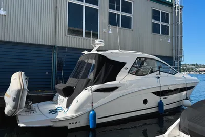 Sea Ray Sundancer 350 Coupe