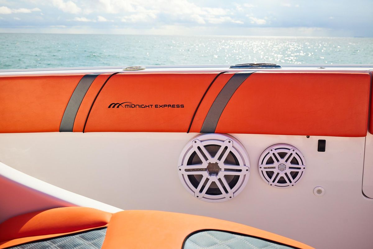 2020 Midnight Express 43 