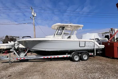Robalo R272 Center Console