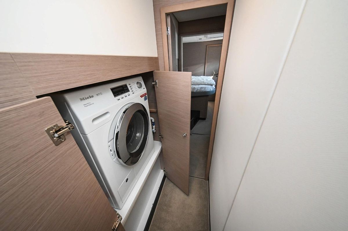 2019 Fountaine Pajot 46 