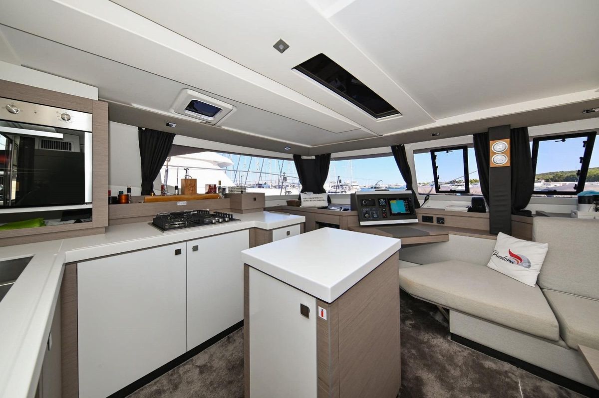 2019 Fountaine Pajot 46 