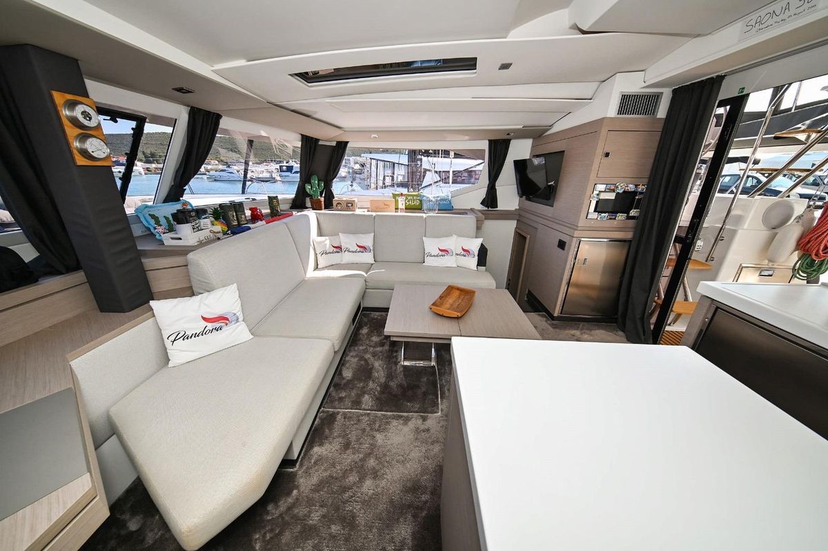 2019 Fountaine Pajot 46 