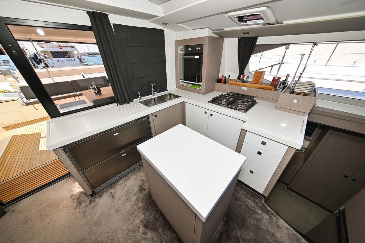 2019 Fountaine Pajot 46 