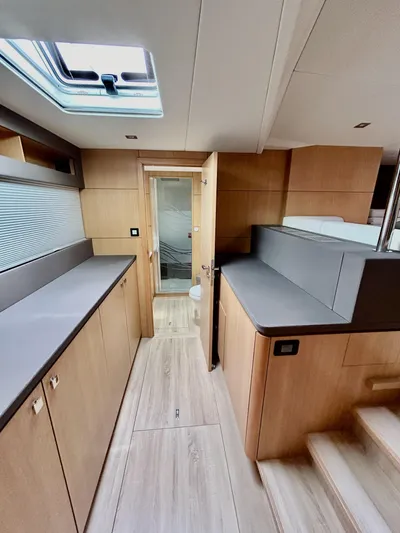 Feel So Good Yacht Photos Pics Owner suite