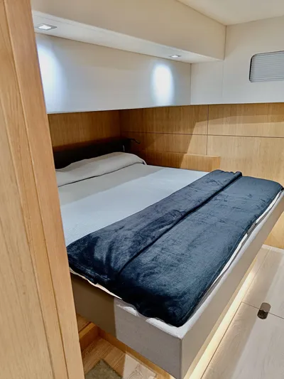 Feel So Good Yacht Photos Pics Port aft cabin