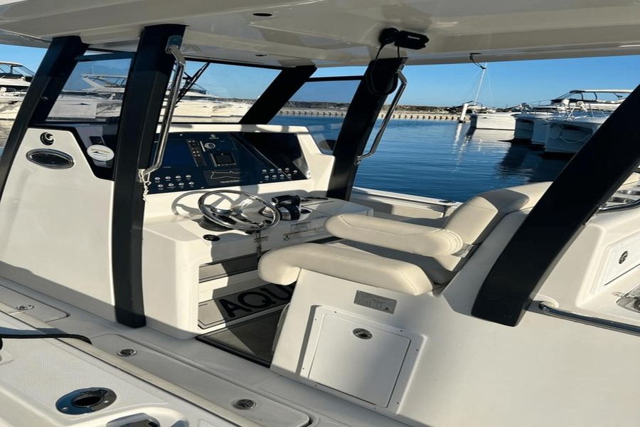 2022 Aquila 28 Molokai