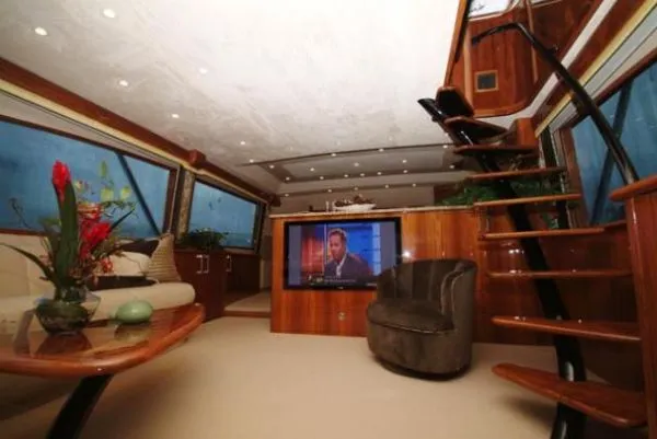Davis 70 Yacht Photos Pics Salon with staircase
