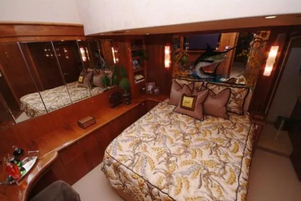 Davis 70 Yacht Photos Pics Master Stateroom