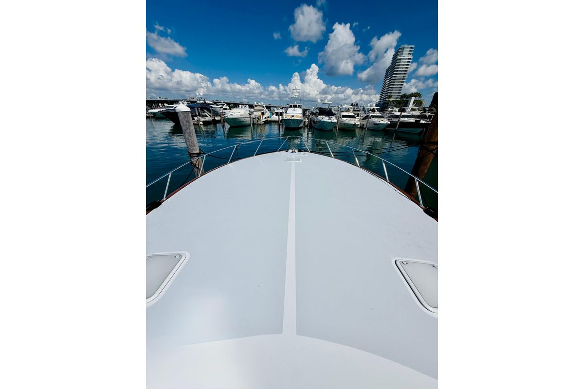 2004 Viking 65 