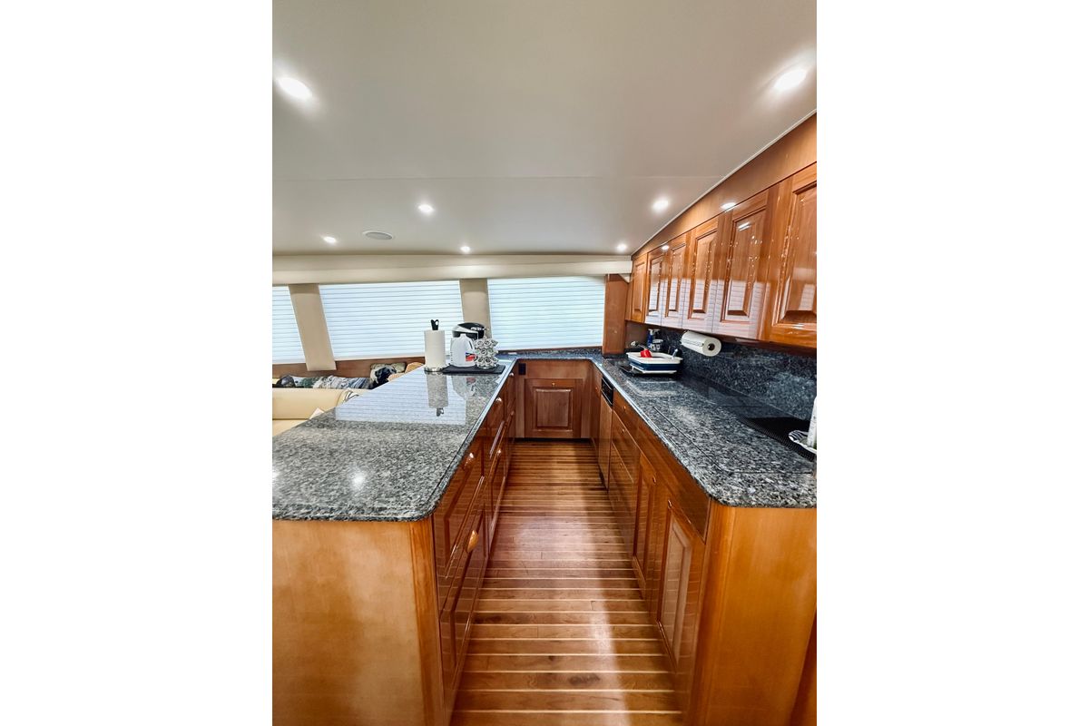 2004 Viking 65 