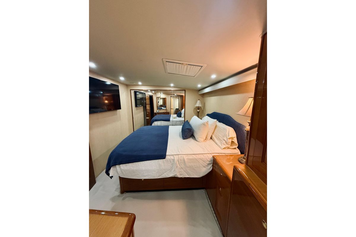 2004 Viking 65 