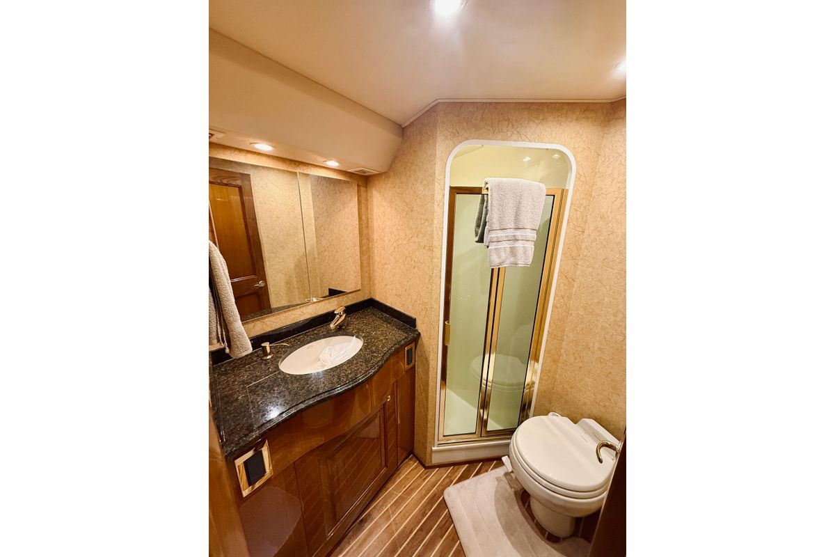 2004 Viking 65 