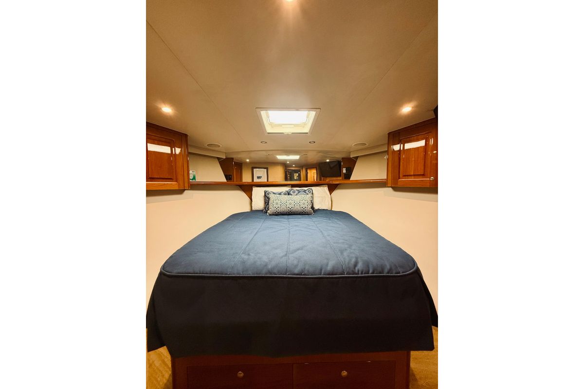 2004 Viking 65 