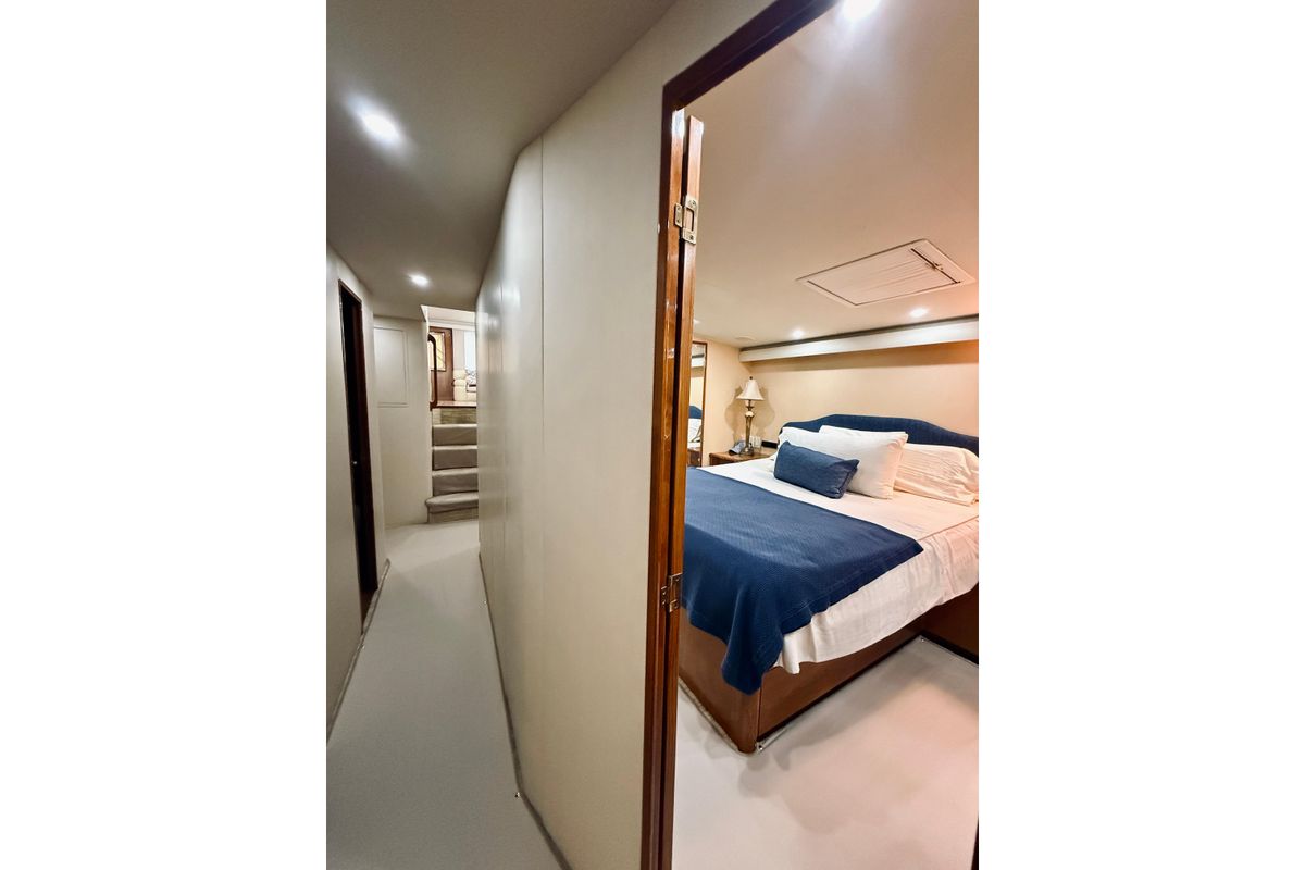 2004 Viking 65 