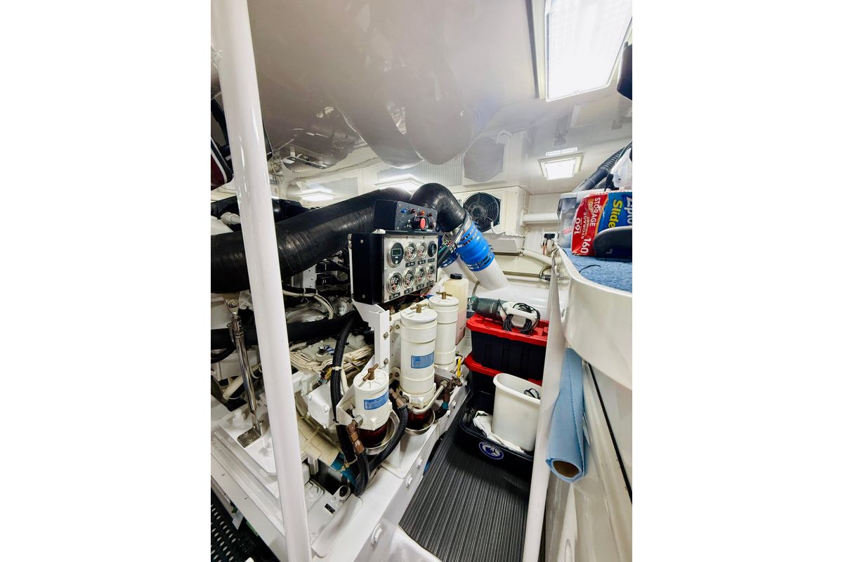 2004 Viking 65 