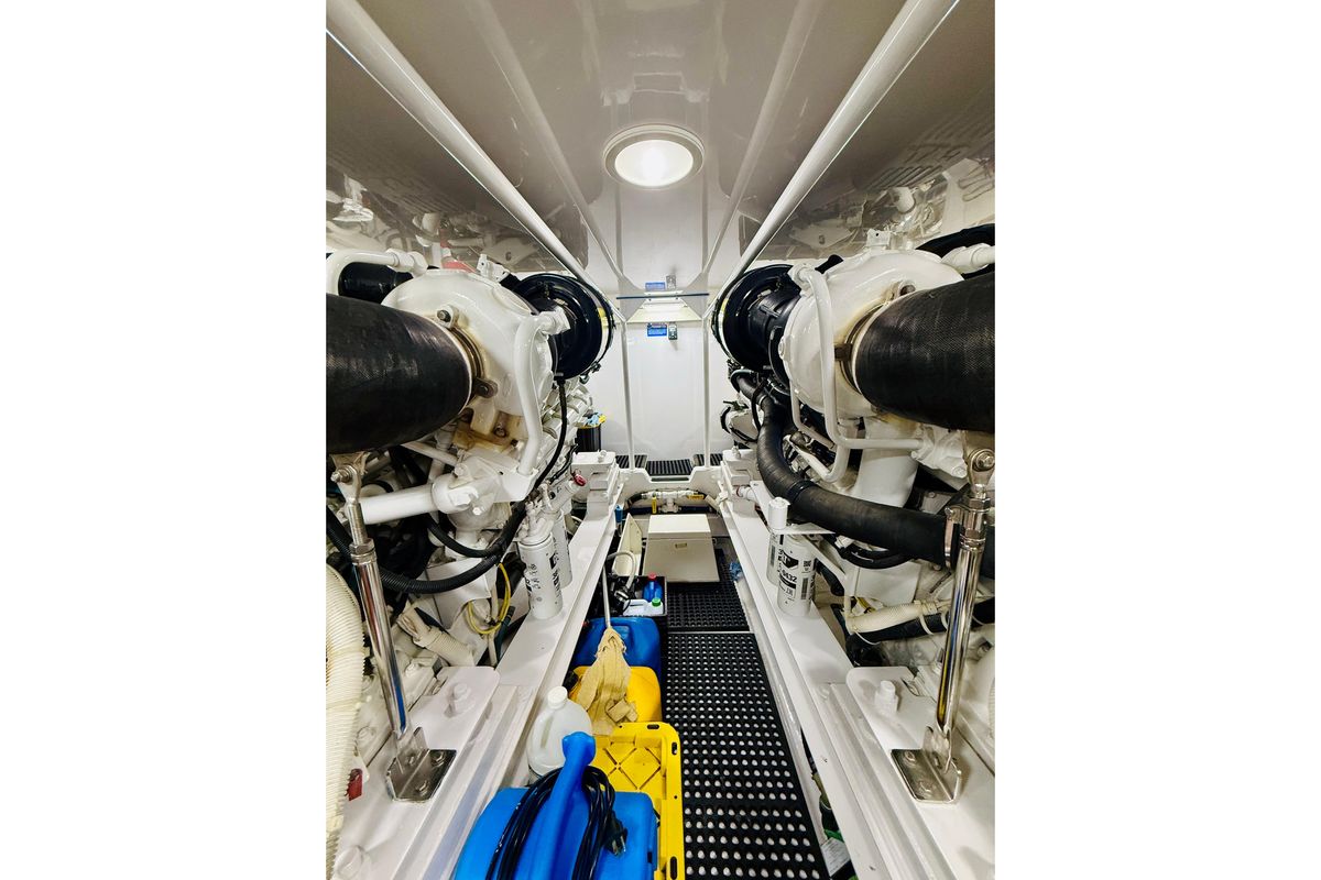 2004 Viking 65 