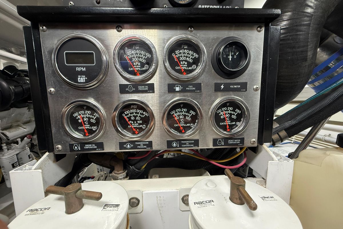 2004 Viking 65 