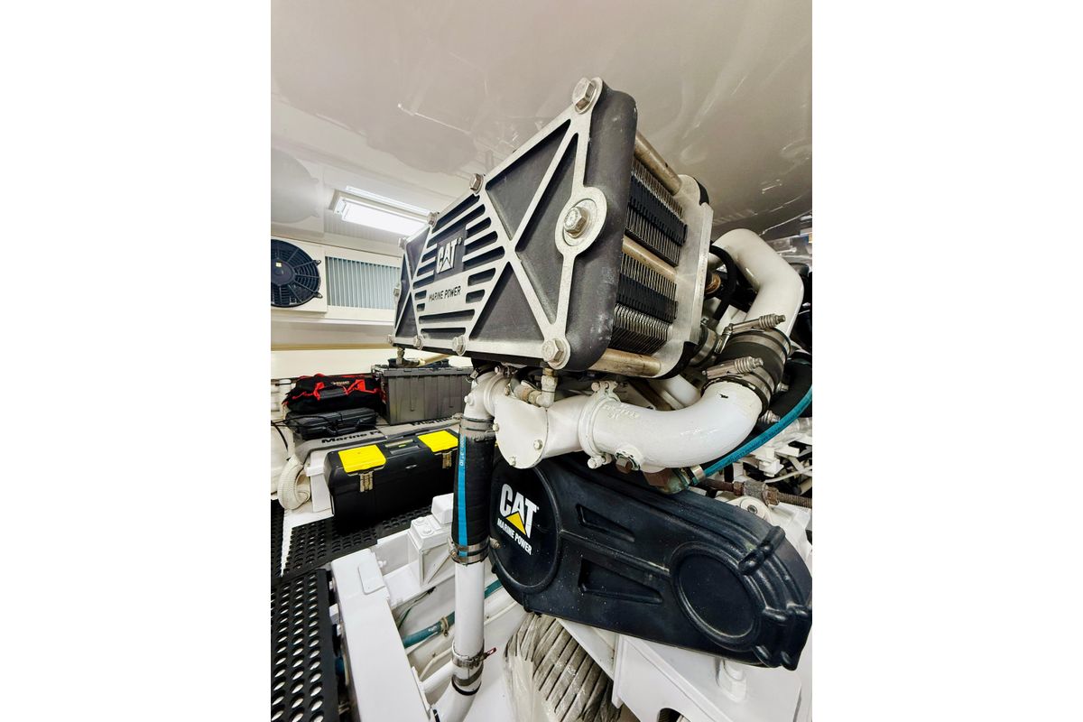 2004 Viking 65 