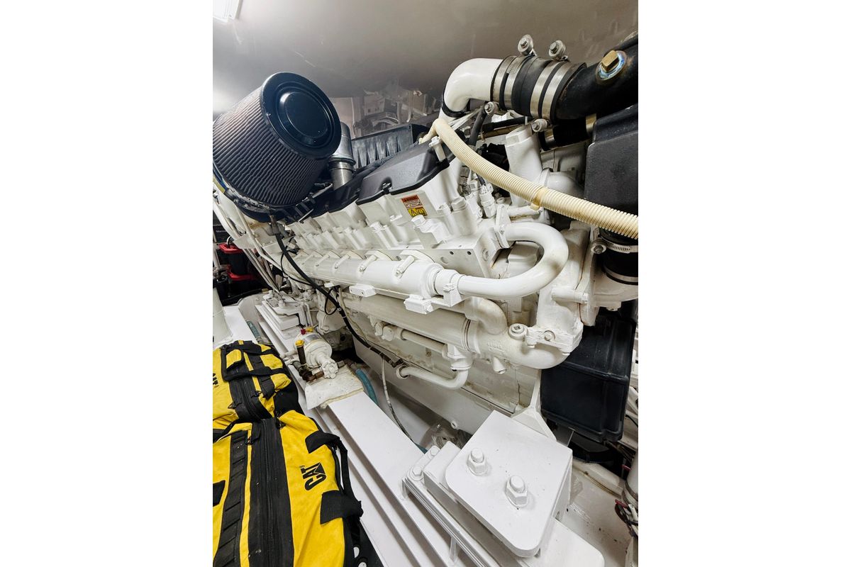 2004 Viking 65 