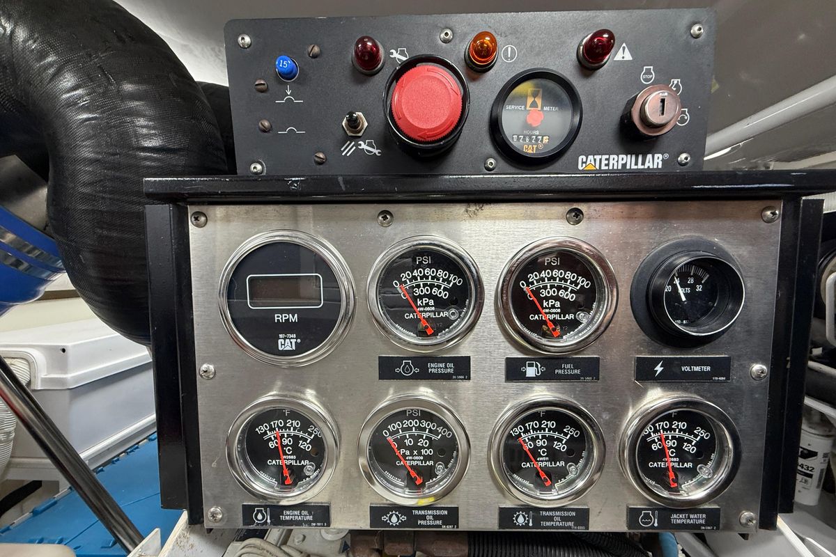 2004 Viking 65 