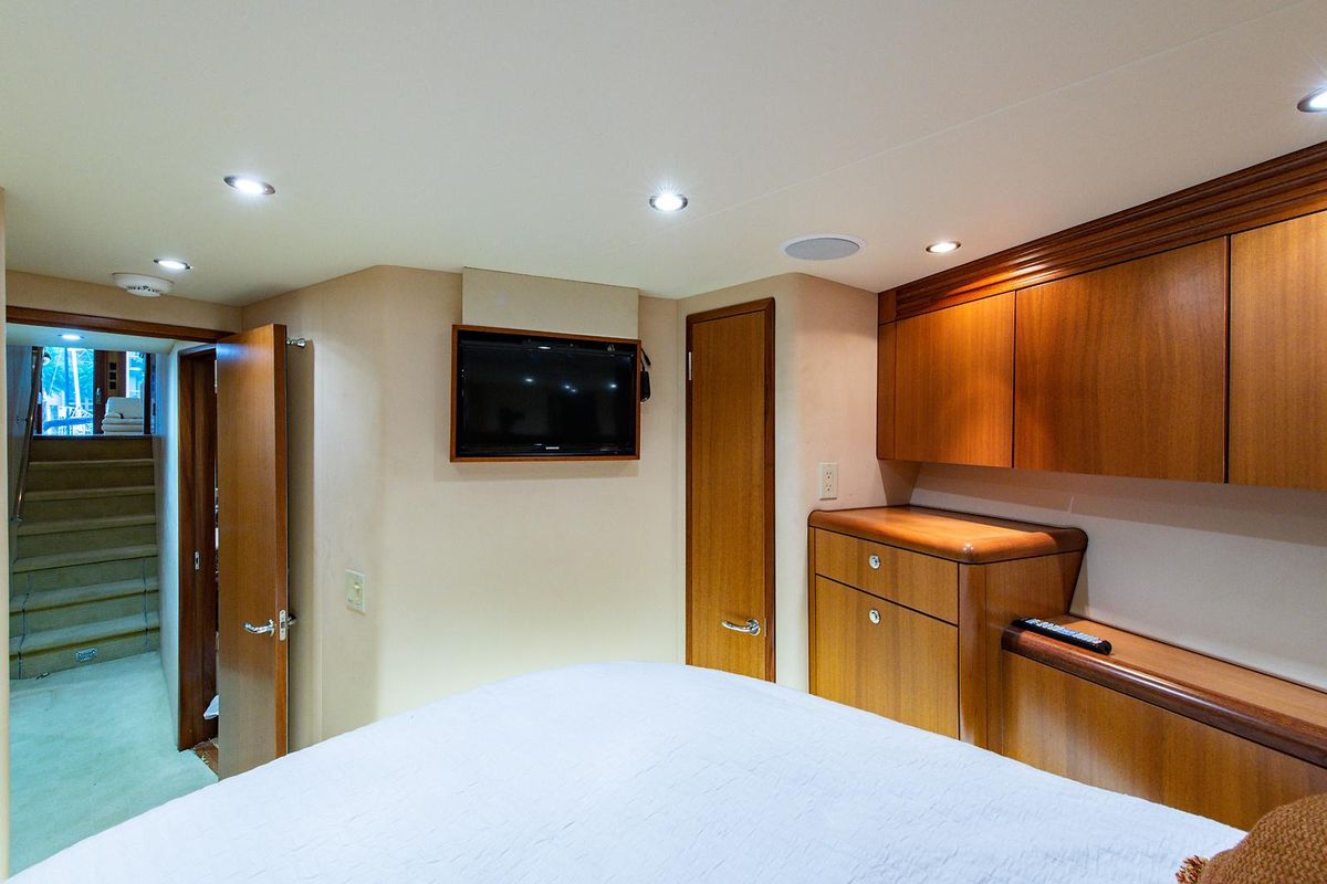 2006 Hatteras 64 