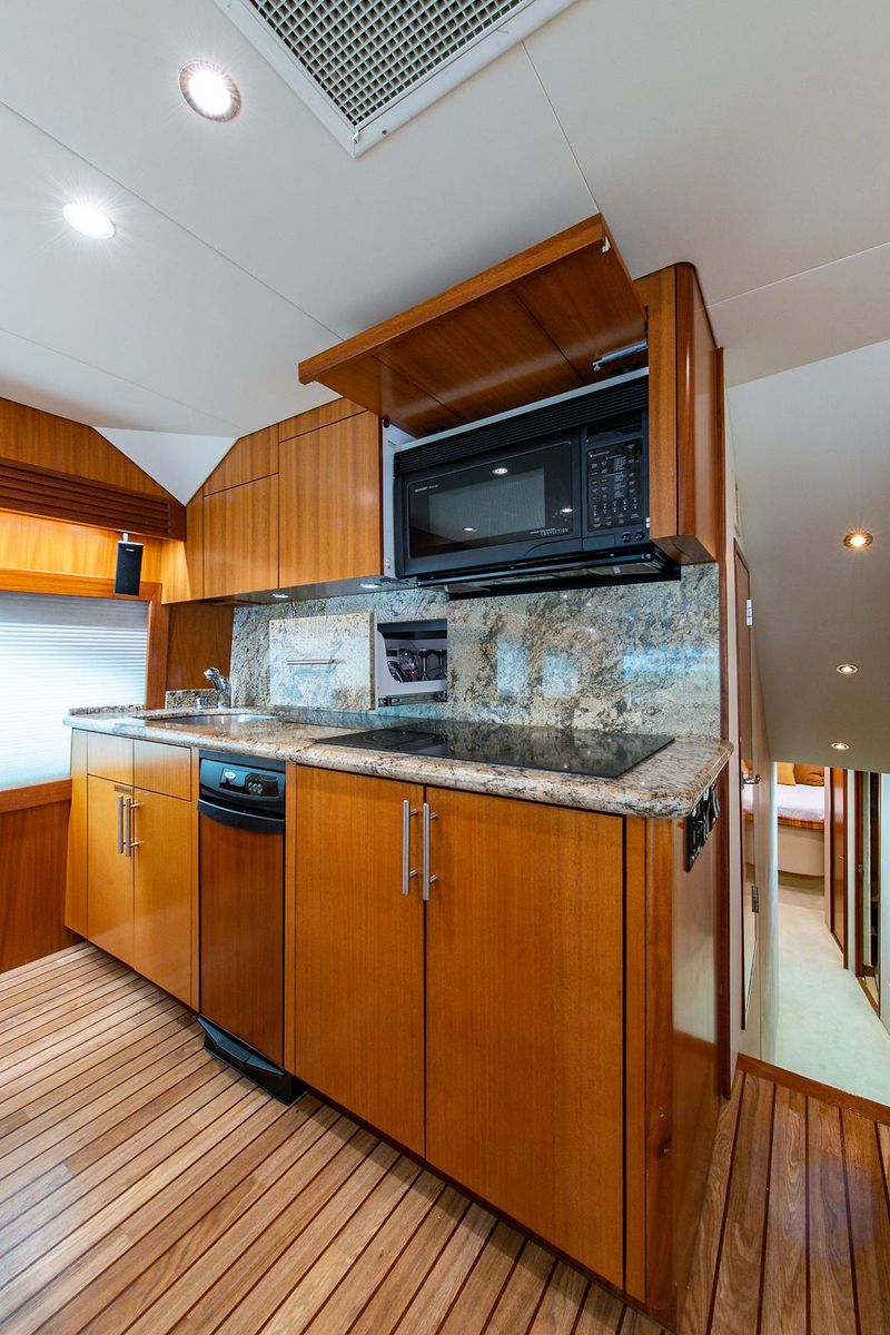2006 Hatteras 64 