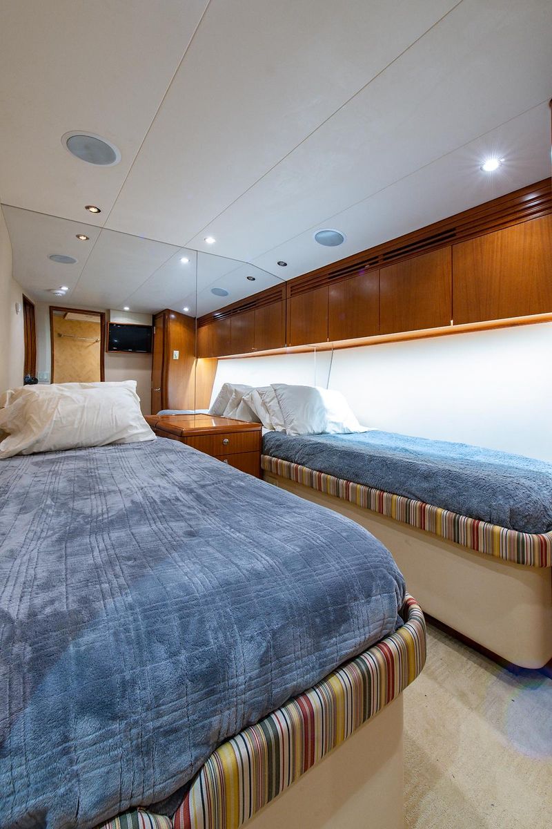 2006 Hatteras 64 