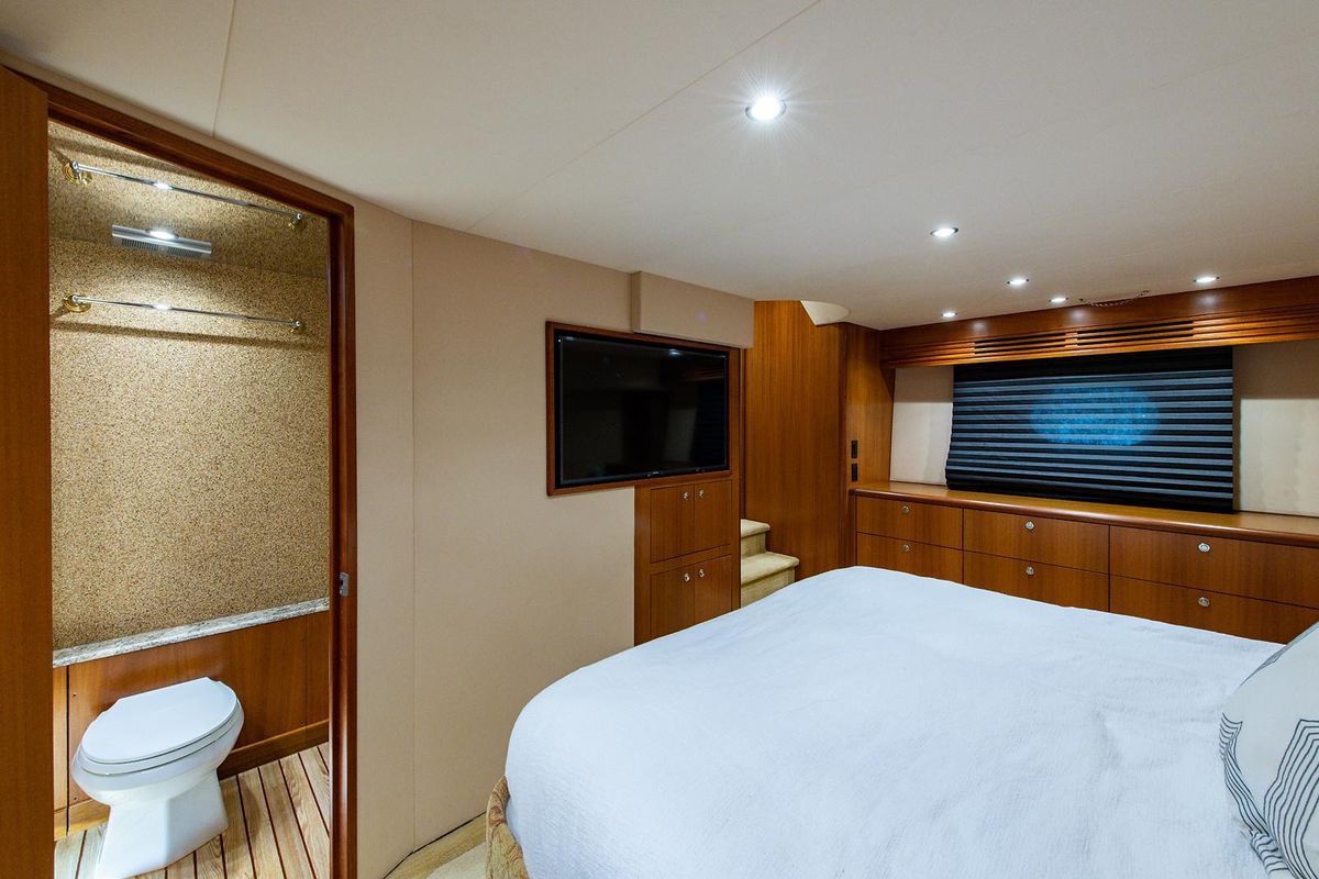 2006 Hatteras 64 