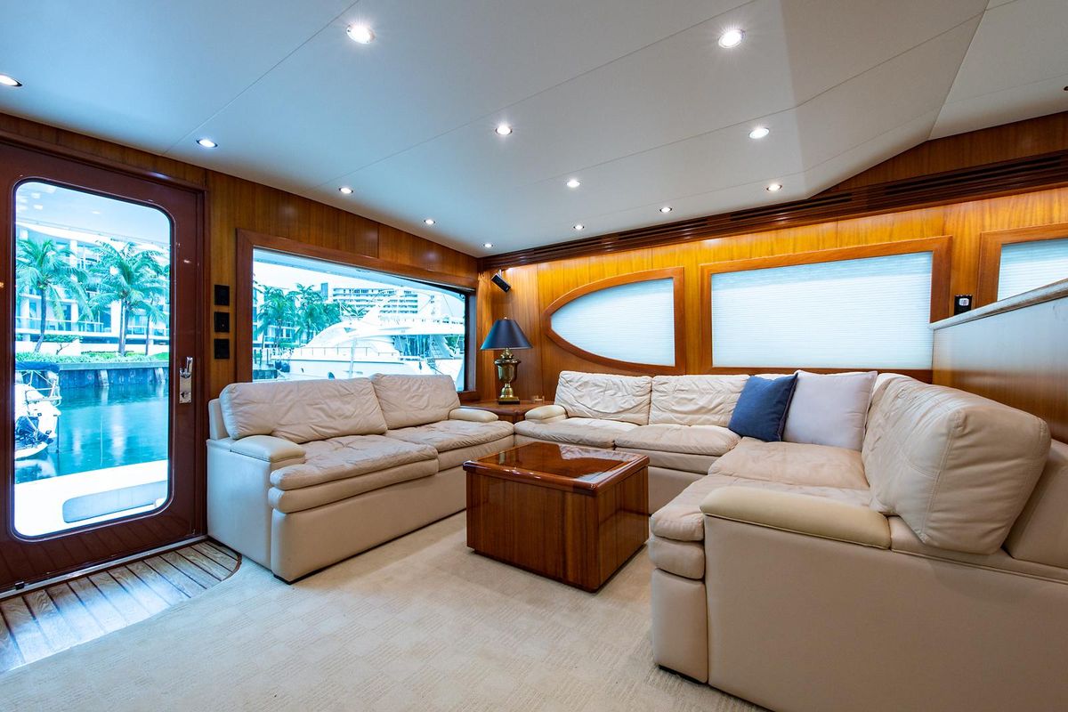 2006 Hatteras 64 