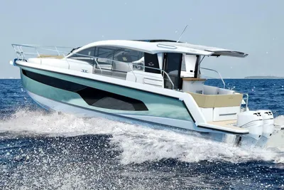 2025 Sealine C335V